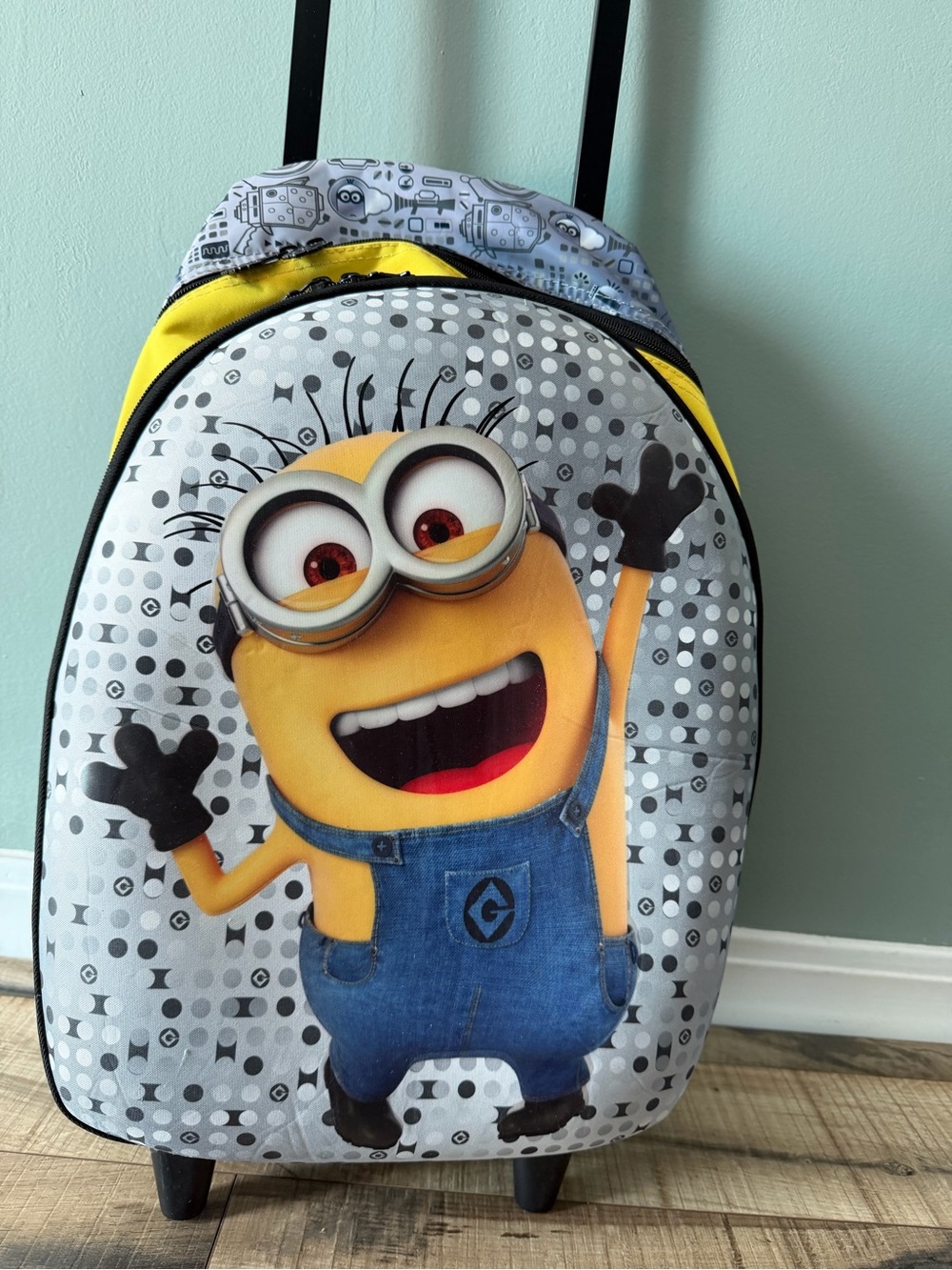 Universal Studios Minions Kids Hardshell Rolling Suitcase / Carry-On Luggage